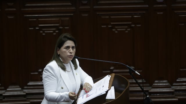 Rosa Gutiérrez alerta de indicios de corrupción en EsSalud