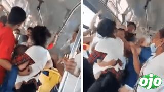 Mujer con bebé en brazos se pelea con anciana por asiento de bus | VIDEO