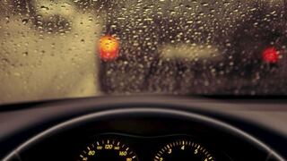 Consejos para manejar bajo la lluvia