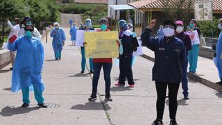 Trabajadores realizan protesta y exigen cierre temporal de Hospital Regional de Cusco 