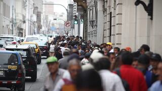 Pago a fonavistas: Largas colas realizan desde tempranas horas para cobrar (FOTOS)