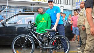 Juan Zuleta aceptó solo una bicicleta tras salvar a mujer: “Por el prójimo hay que morir”