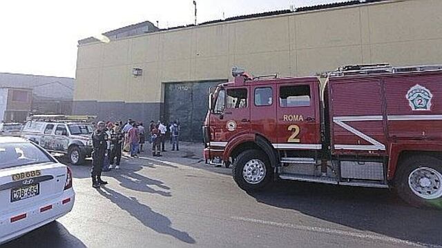 Dos personas fallecen en explosión e incendio en fábrica de la avenida Argentina (VIDEOS)