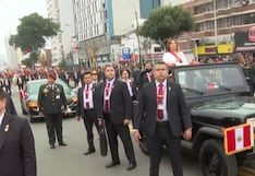 Con pifias recibieron a Dina en desfile patrio