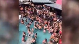 Cientos de jóvenes abarrotan piscina en fiesta, desafiando al coronavirus | VIDEO