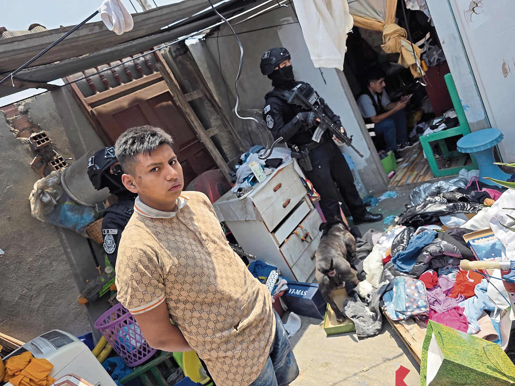 Se detuvo a sospechosos e incautó nueve mil soles falsos, un revólver, balas, dinamita y “ratablancas”.