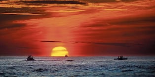 Los mares más cálidos aportan humedad y energía adicionales a las tormentas, e intensifican las olas de calor en tierra.