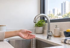 ¿El agua sale con poca fuerza? Estas son las fallas que pueden estar afectando tu casa