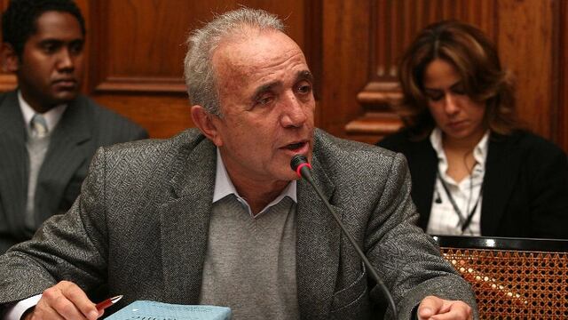 Guido Lombardi renuncia a la bancada de Peruanos por el Kambio