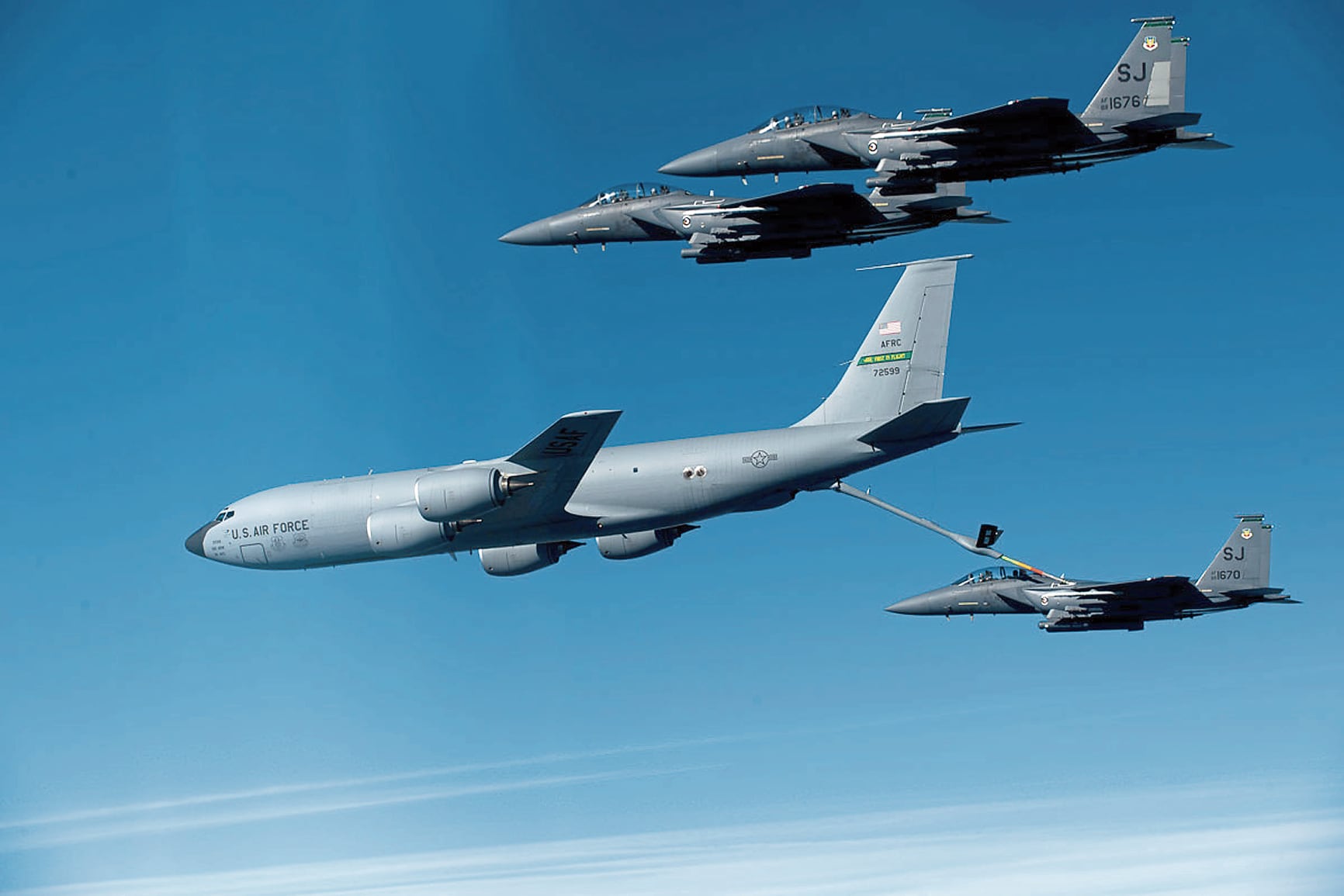 Los aviones de fabricación estadounidense se lanzarán en oleadas junto a misiles sobre Irán.