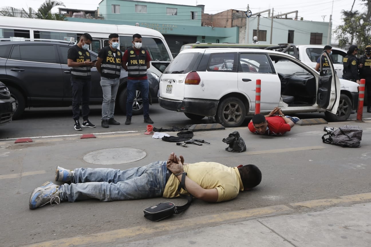 Una banda de asaltantes, que tenía planeado cometer un violento atraco a una casa de cambios, en Chorrillos. (Foto: Jorge Cerdan/GEC)