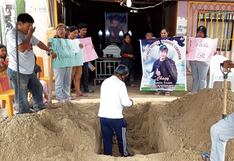 Van a enterrarlo en puerta de su casa por falta de dinero para cementerio