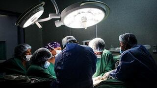 Bebé de un año es operado exitosamente de un aneurisma cerebral gigante 