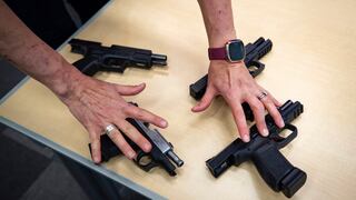Nueva ley permite portar armas de fuego sin permiso o capacitación y Policía está en problemas