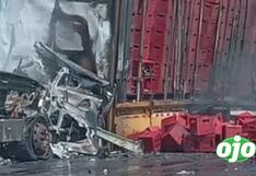 Piura: Camión que transportaba cerveza se incendia en carretera y pobladores se llevan cajas
