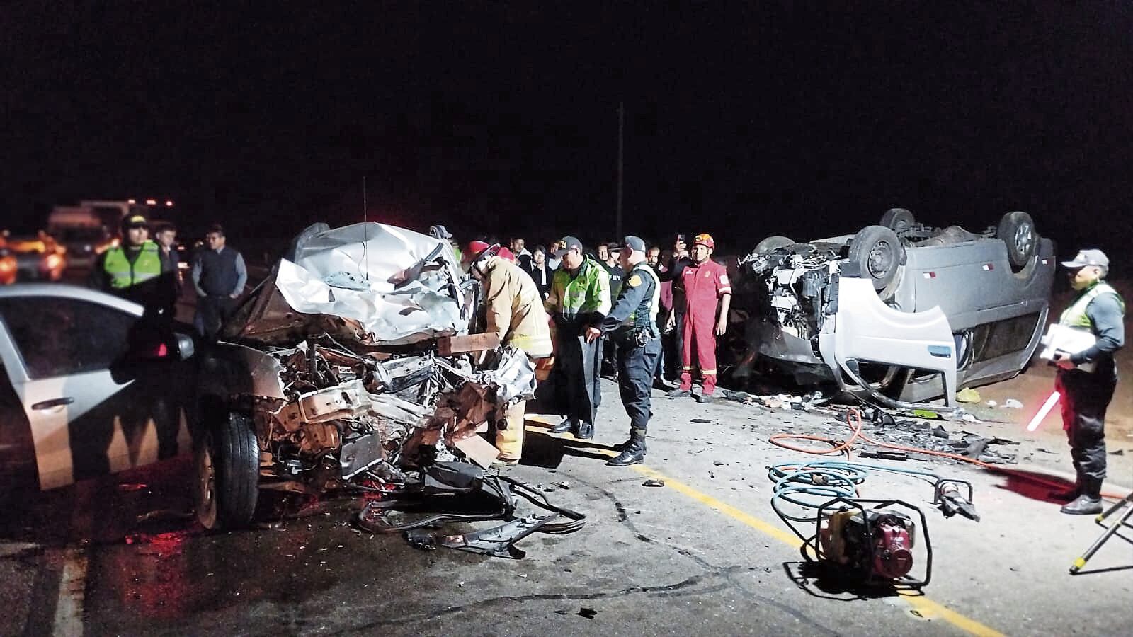 Los choferes de los dos vehículos perdieron la vida.