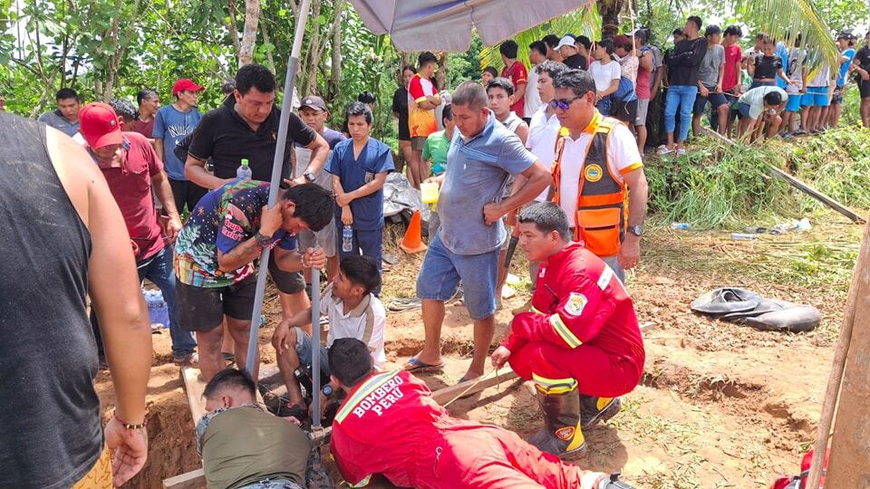 Desde las primeras horas de la mañana, autoridades luchan por salvar a pequeño que cayó a pozo tubular en Ucayali. (Redes sociales)