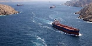 Irán sigue en la mira de los Estados Unidos, que busca controlar el comercio de petróleo por el estrecho de Ormuz.
