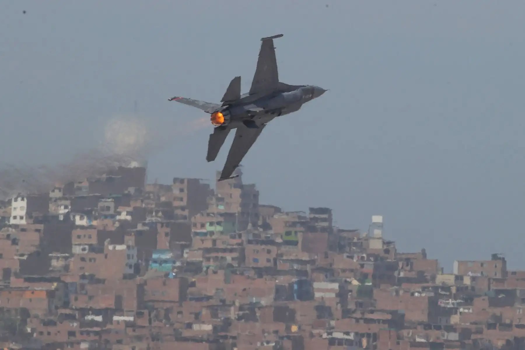 José Balcázar recalcó que compra podría ser revisada, mientras a capa y espada, el premier Luis Arroyo y el expresidente José Jerí defienden la compra de los F-16 Block 70.