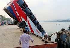 Bus repleto de pasajeros se hundió en río, en Bangladesh