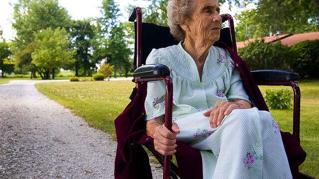 Una de cada dos mujeres es propensa a sufrir demencia, parkinson o derrame cerebral