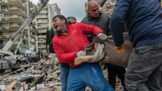 Turquía devastada por mortal terremoto: edificios se caen cada hora por fuertes réplicas | VIDEOS 
