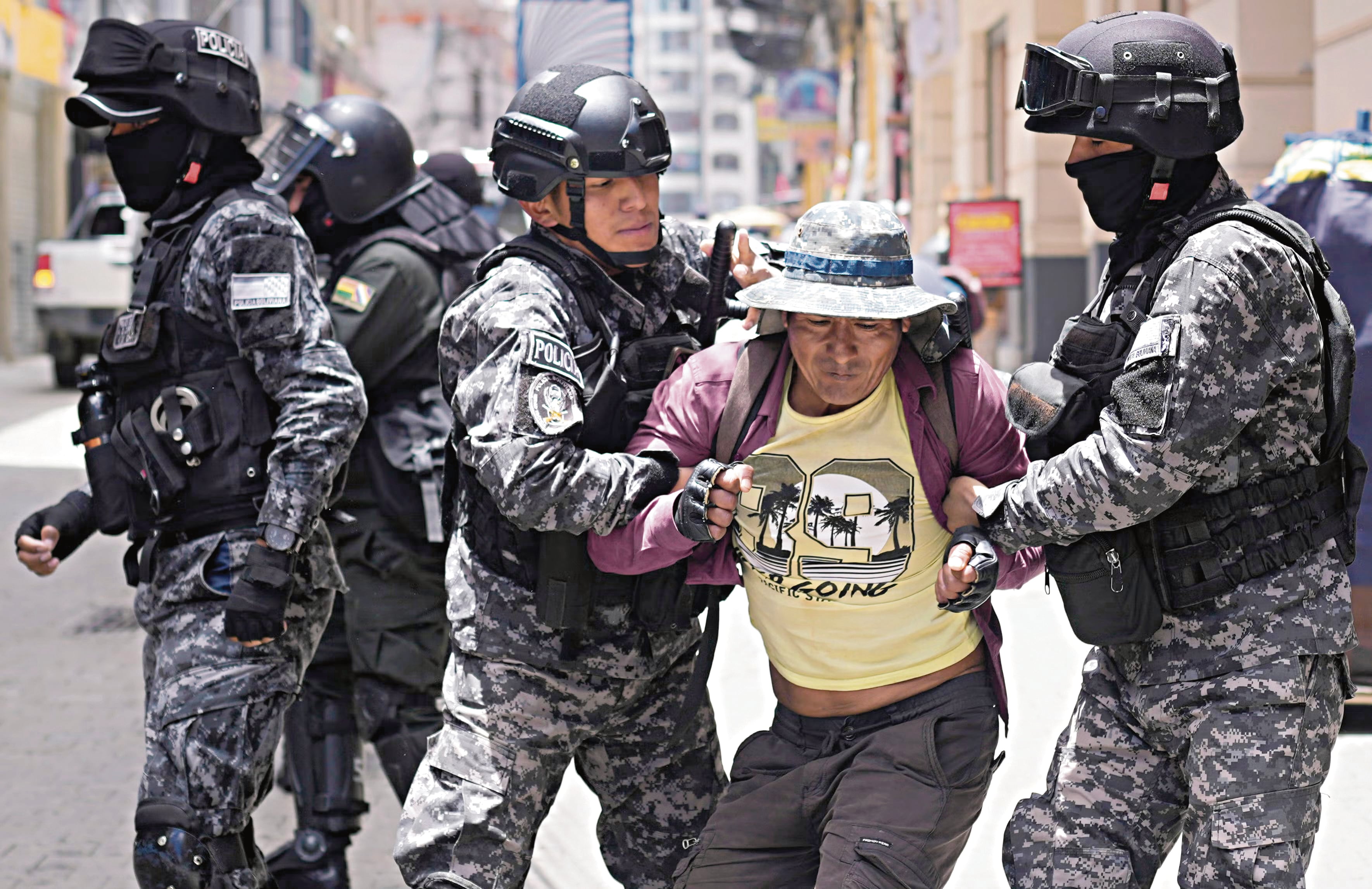 Protestas sociales en Bolivia son reprimidas por las fuerzas del orden. Hoy por la Policía, luego se prevé por los militares.