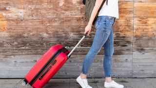 Aumento de la pobreza en el Perú y falta de oportunidades obliga a los jóvenes a emigrar