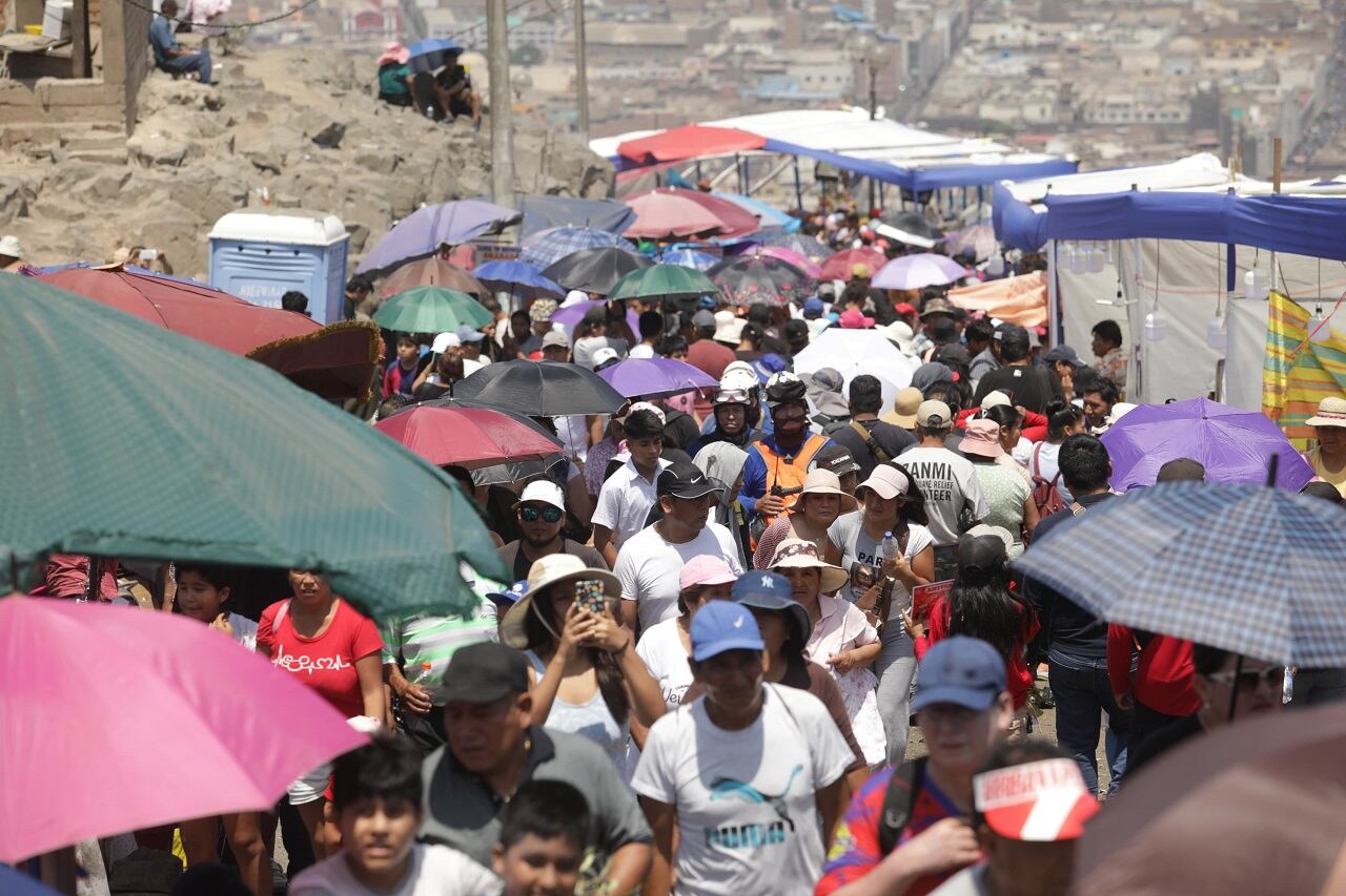 Realizan la peregrinación tradicional. (Foto: Britanie Arroyo/ @photo.gec)