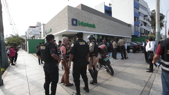 Asaltan a cambista y a agencia de Interbank en San Borja | FOTOS Y VIDEO