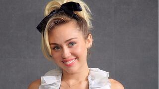 Miley Cyrus hace un singular y tierno toples [FOTO]