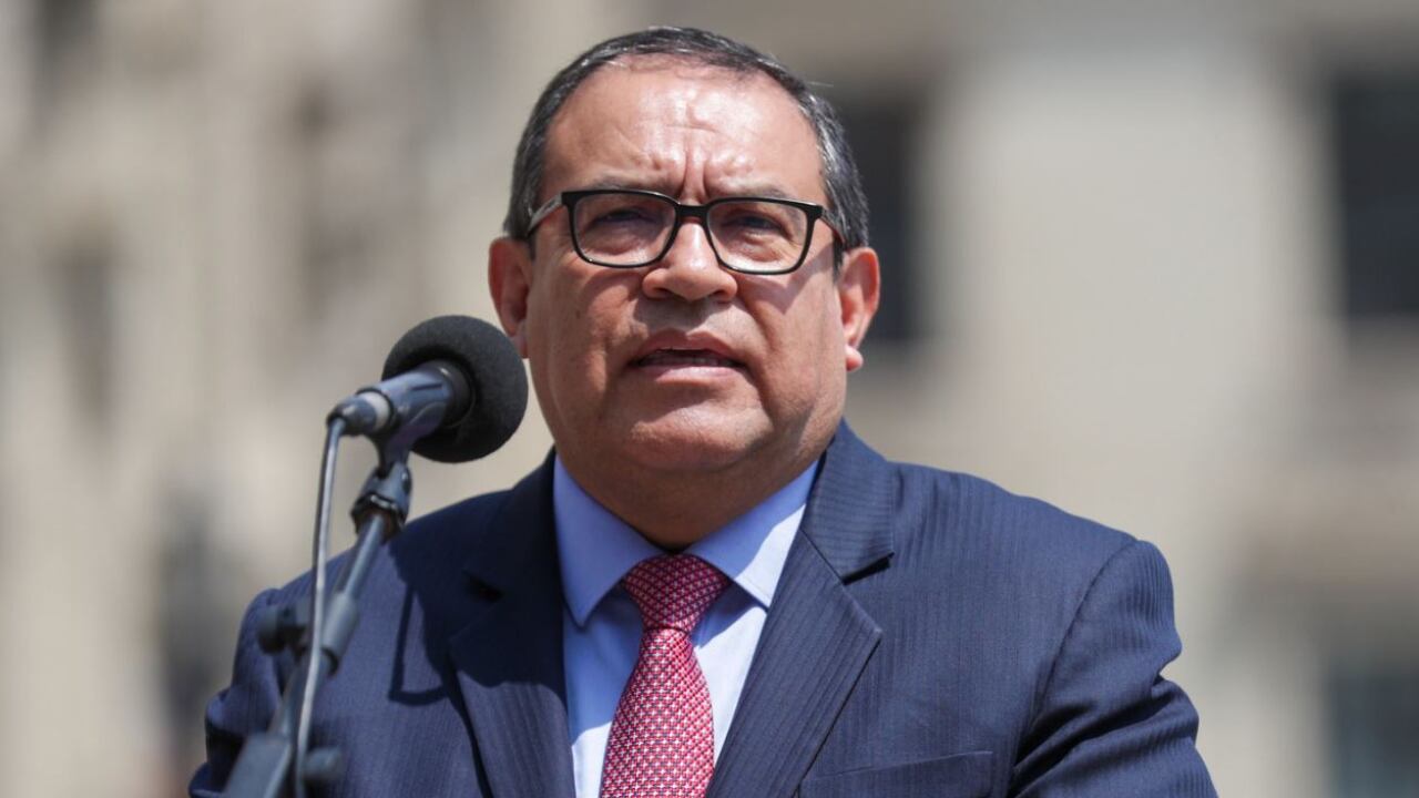 Alberto Otárola sirvió al gobierno d Dina Boluarte y hoy, denuncia, es víctima de reglaje y denuncias tramado todo desde Palacio de Gobierno.