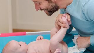 Pañales, gases, llanto y lactancia: lo que debes saber sobre el primer año del bebé