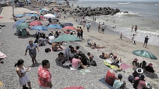 Clima sigue loco por culpa de El Niño y miles acuden a las playas para sofocar el calor