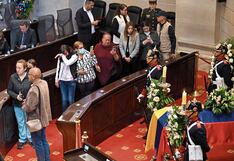 Colombia: lloran por muerte del senador Miguel Uribe y Gustavo Petro lanza amenaza