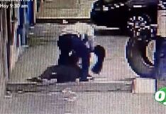 Asaltante arroja al suelo a joven y la despoja de su celular en Comas (VIDEO)