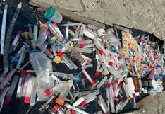 Botellas con amoniaco y residuos hospitalarios invaden playas de Lima y Callao.