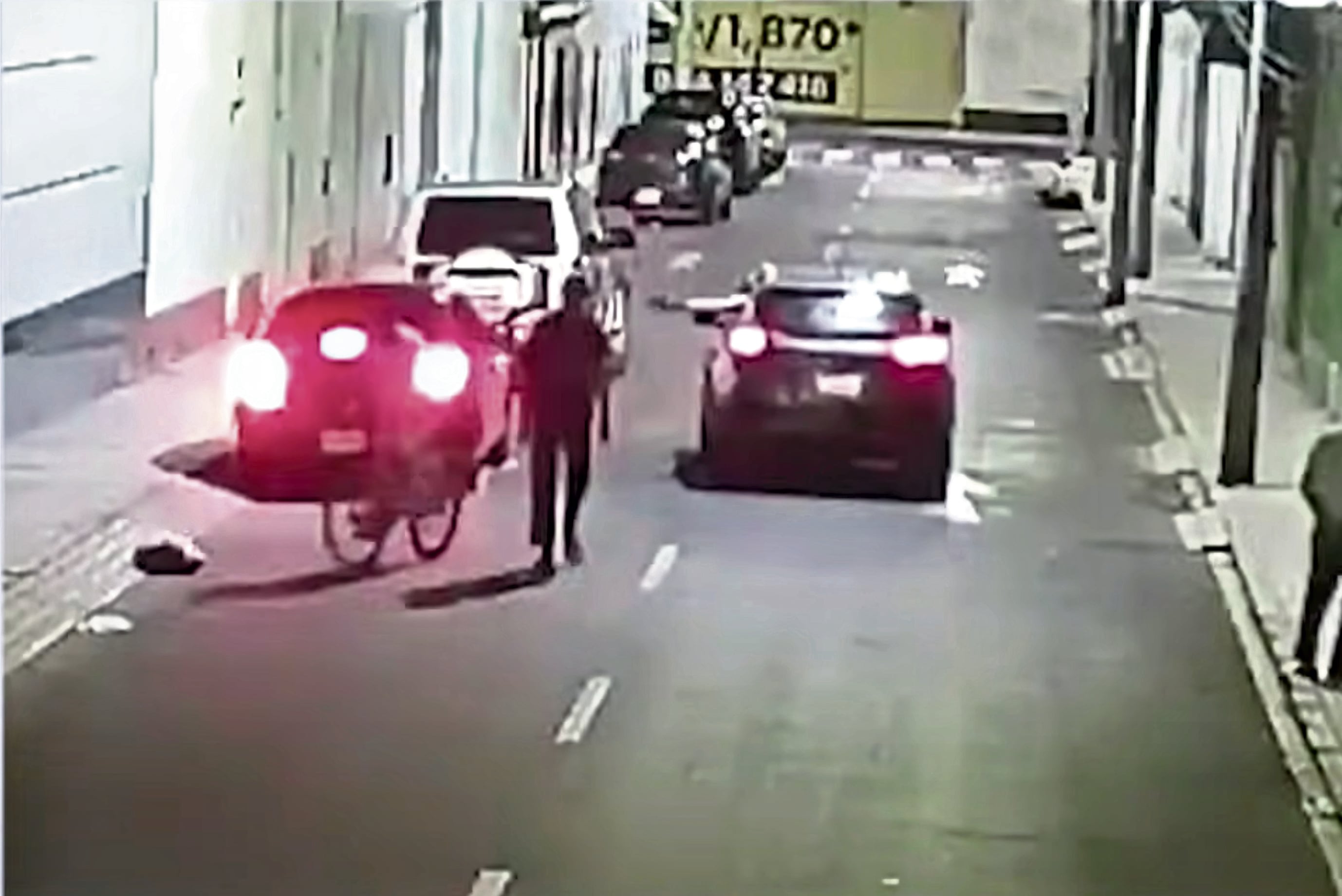 Cantante estaba en su auto cuando fue atacado a balazos.