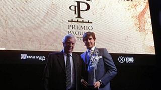 ​Torero Andrés Roca Rey recibe gran premio de manos de Mario Vargas Llosa