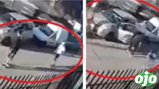 Madre entrega a su hijo de 15 años al descubrirlo robando auto | VIDEO
