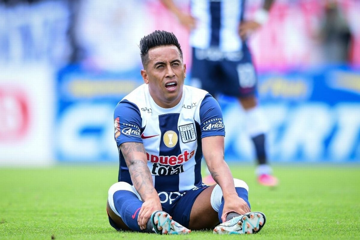 Actualmente se encuentra sin equipo, jugó por última vez en octubre de 2023 por Alianza Lima