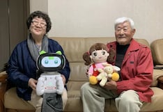 Muñecos son fieles compañías de abuelitos que viven solos