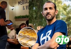 Usuarios quedan en shock al ver a Hernán Barcos como mesero en su pastelería: “Humildad”