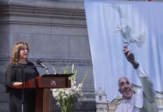 Dina Boluarte destaca que el papa Francisco enseñó “integridad”, ¿ella lo cumple?