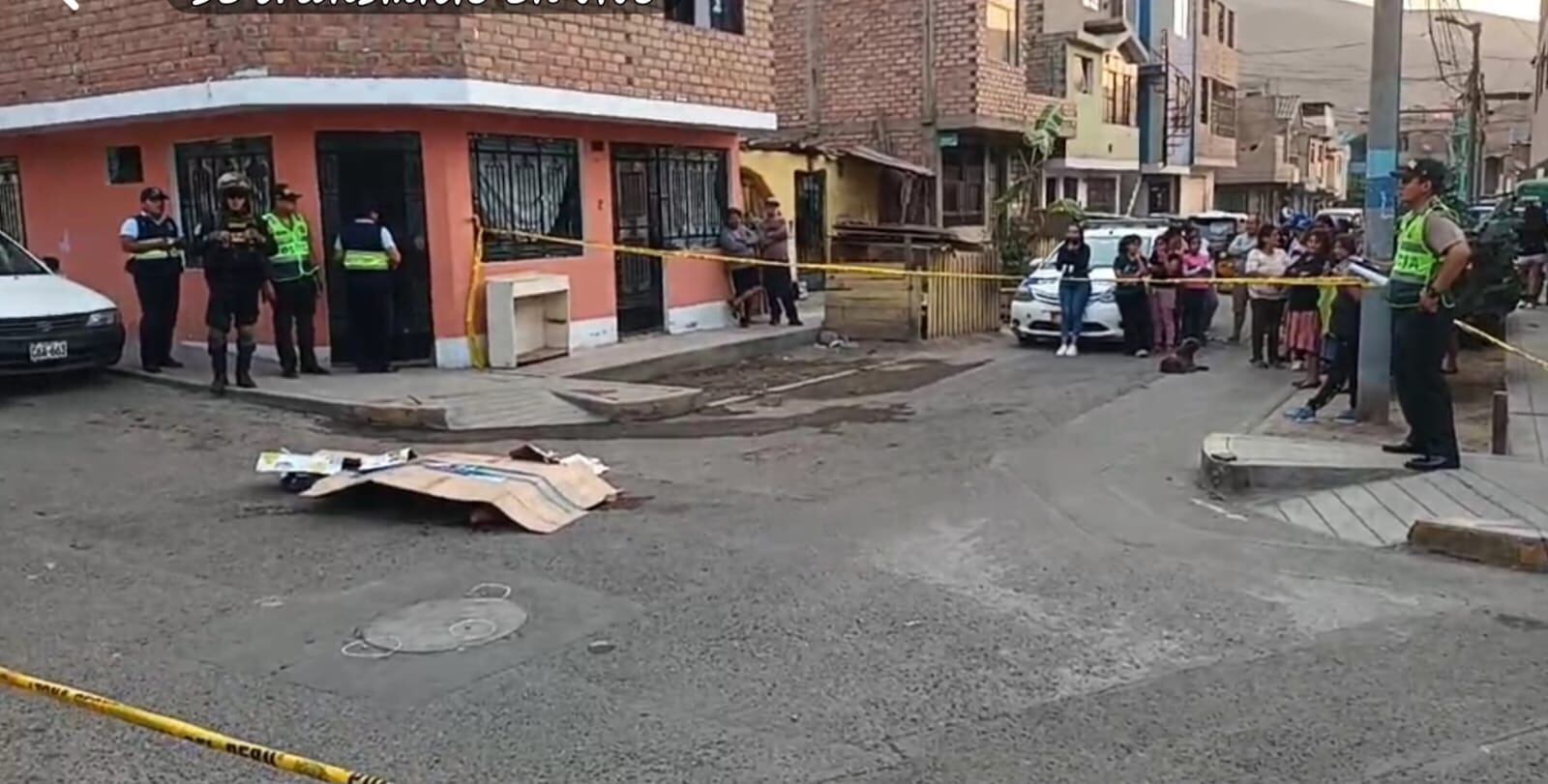 Policía resguardó la escena del crimen a la espera de los peritos de criminalística.