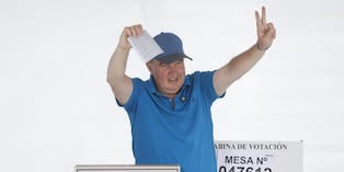 El candidato a primer regidor por Lima, Rafael López Aliaga, ejerce su derecho al voto en el local ubicado en la avenida del Parque 120, en el distrito de San Isidro. Su mesa de votación es la N.° 047612. (Foto: Mario Zapata N. / @photo.gec)
