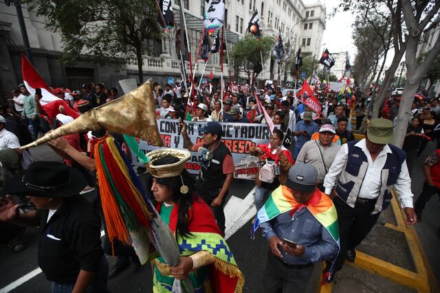 Tercera toma de Lima. Manifestantes recorren las diferentes partes del centro de Lima en rechazo al gobierno de Dina Boluarte.