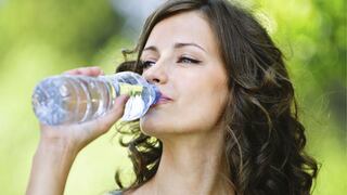 Comer para vivir: ¿Qué hace el agua en nuestro cuerpo?
