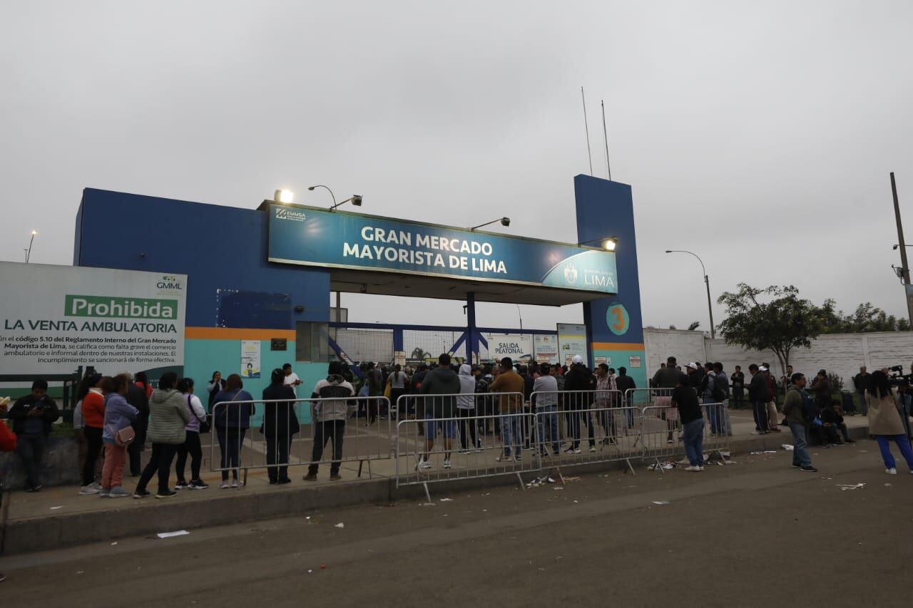 Exteriores del mercado mayorista de Lima. Comerciantes acatando paro por 48 horas. Foto: Piko Tamashiro/GEC