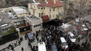 Turquía: Dos muertos en atentado en la embajada de EE.UU. 